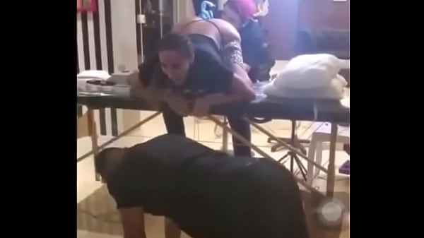 Anitta tatuando o cu